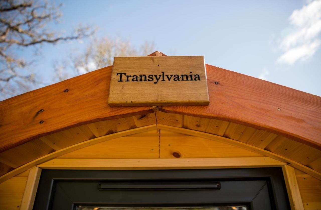 Highland & Transylvania Glamping Pods Roybridge Exterior foto